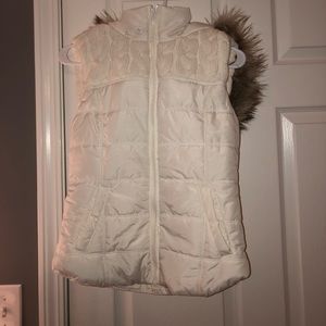 White fur-hooded vest Aeropostale